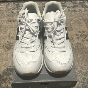 New Balance Classic 574 (NEGOTIABLE)